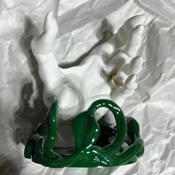 New BBW Halloween 2022 White Witch Hand Vine Soap Holder - Picture 9 of 10